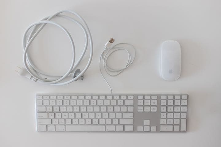 Apple iMac ＋ keyboard / mouse