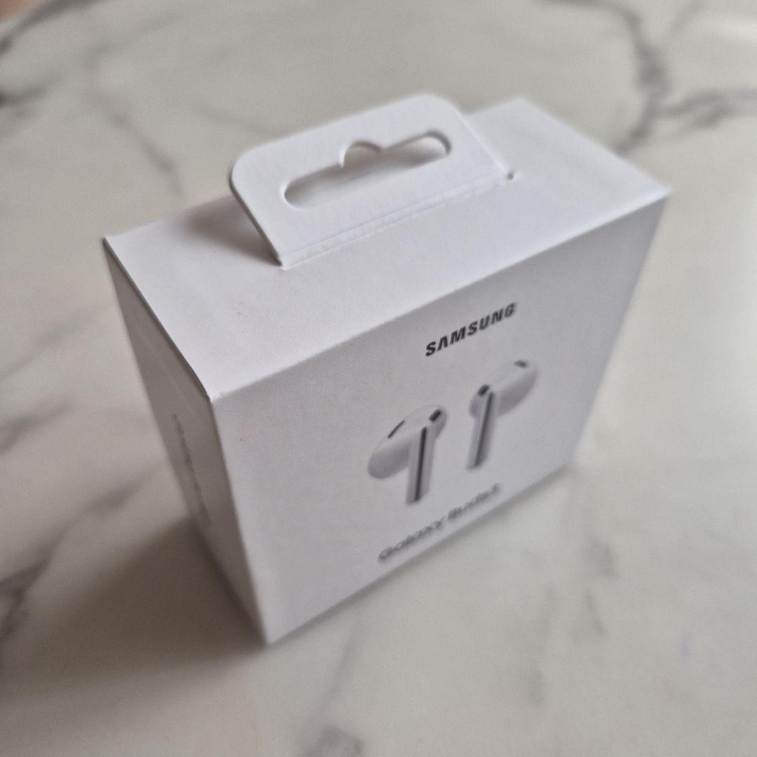 【新品未使用】Samsung Galaxy Buds3 ホワイト