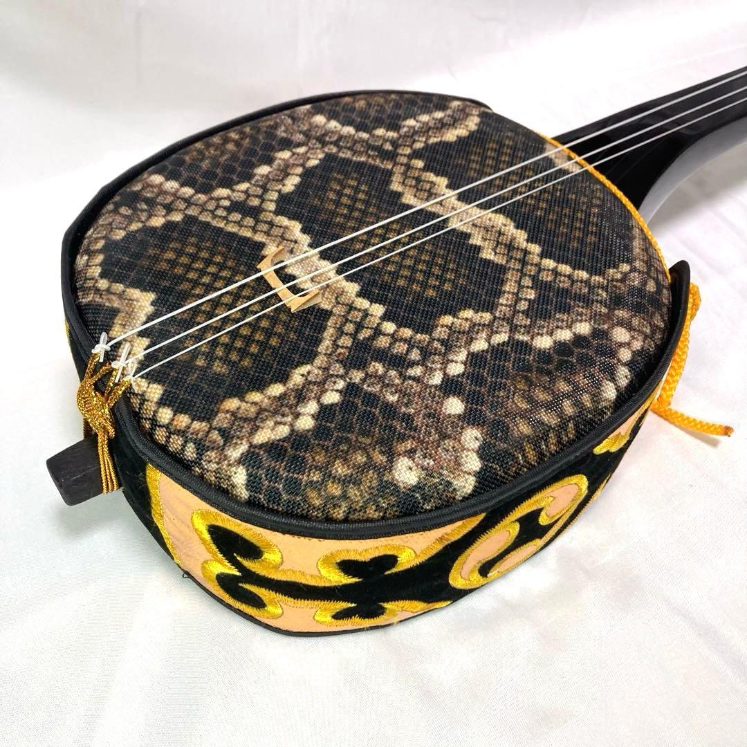 【美品】三線 沖縄 初心者 人工皮 ソフトケース 蛇革 蛇皮 付属品 和楽器