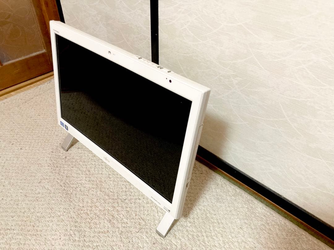 FUJITSU　デスクトップPC　ESPRIMO　FMVF56HDWY