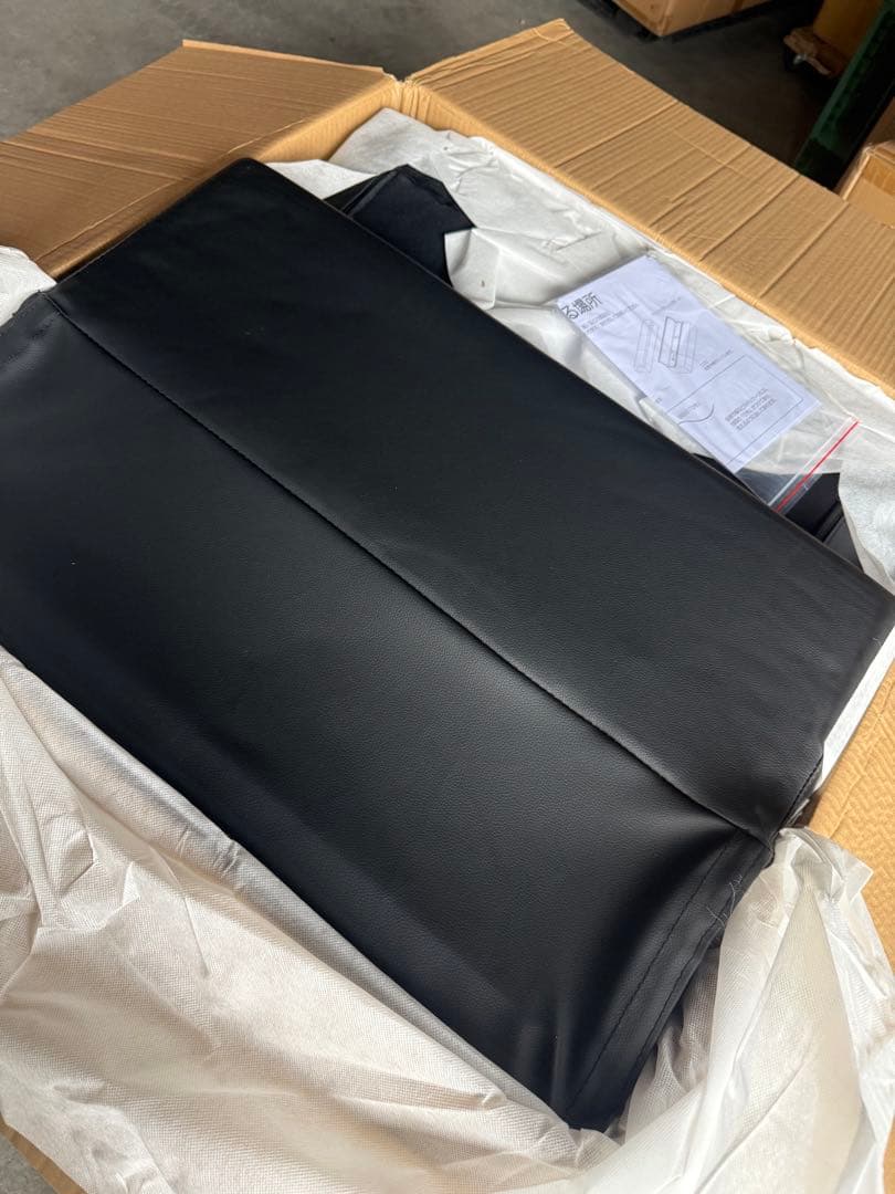 未使用　フロアローソファ　2.5人掛け　ワイド肘　背もたれハイ　ブラックレザー調