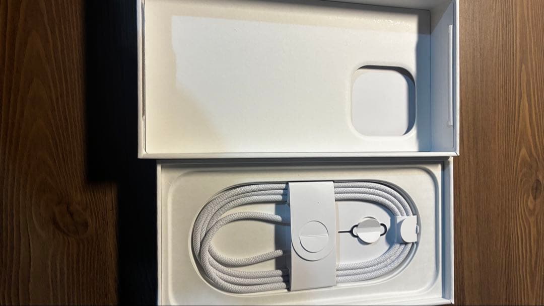 iPhone16pro ブラックチタニウム　128GB SIMフリー