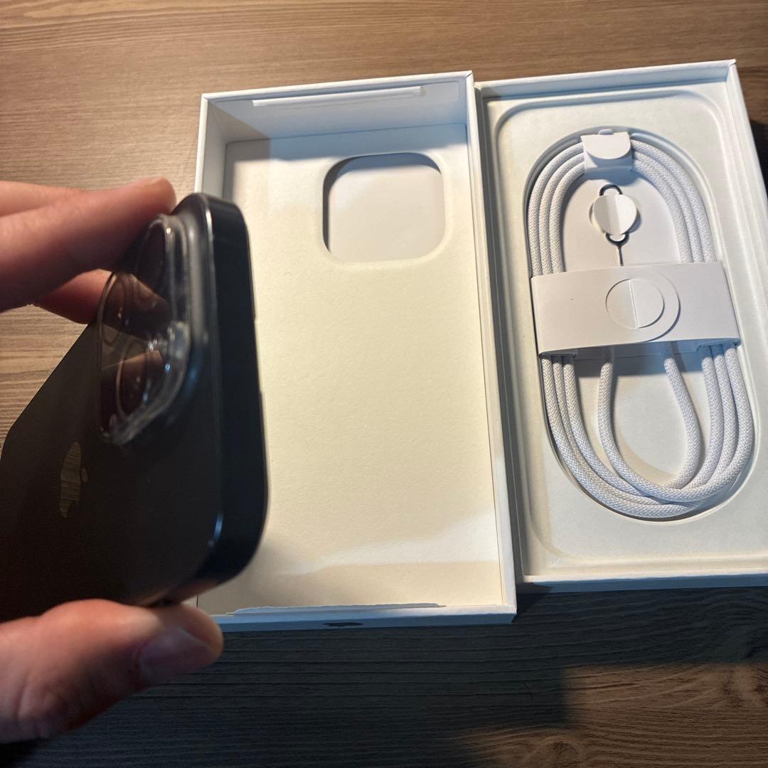 iPhone16pro ブラックチタニウム　128GB SIMフリー