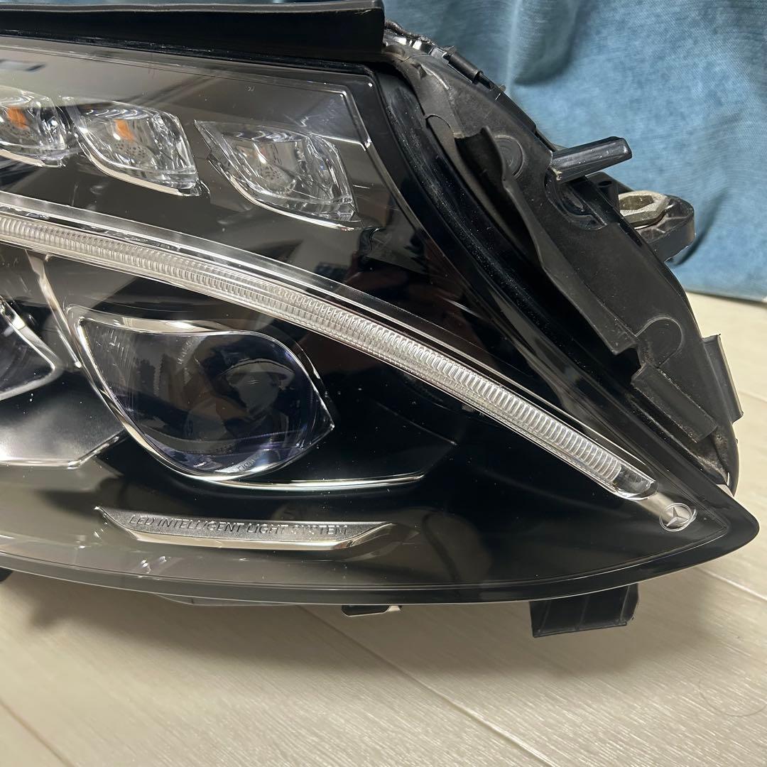 [極美品中古パーツ]メルセデスベンツ　w205 前期Cクラス　右ヘッドライト