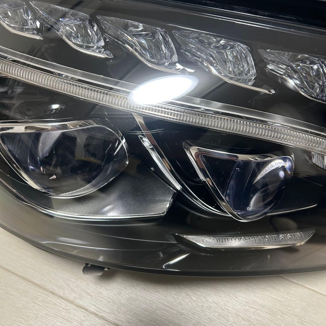 [極美品中古パーツ]メルセデスベンツ　w205 前期Cクラス　右ヘッドライト