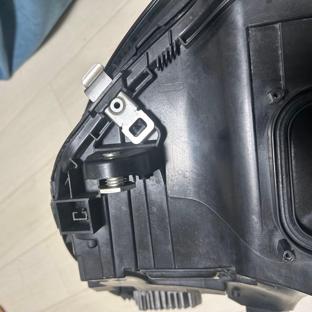 [極美品中古パーツ]メルセデスベンツ　w205 前期Cクラス　右ヘッドライト