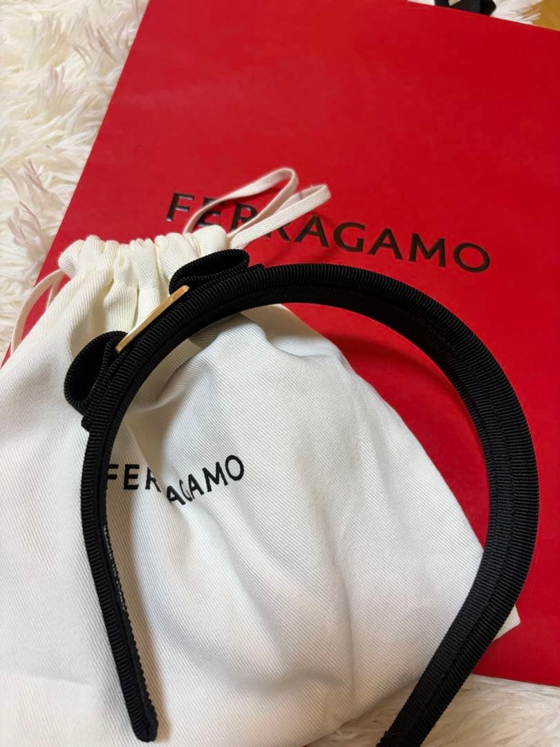 Ferragamo ブラック リボン カチューシャ