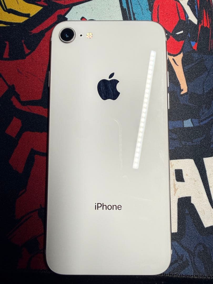iPhone 8 ホワイト64GB simロックなし