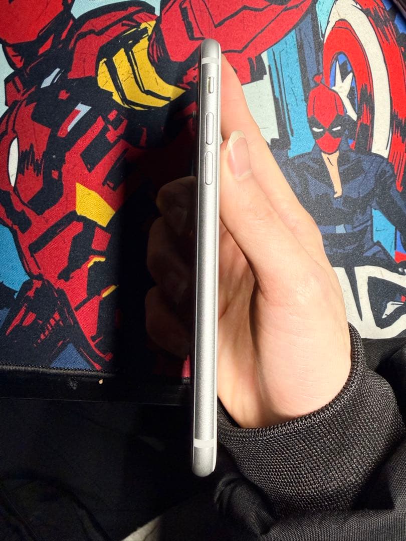 iPhone 8 ホワイト64GB simロックなし