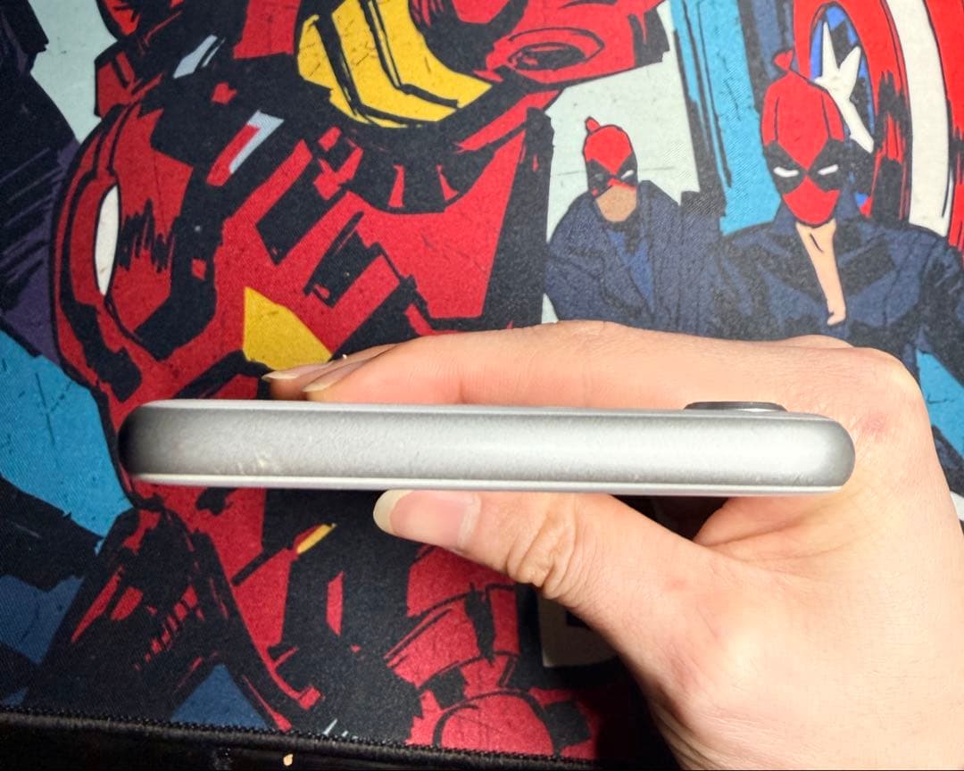 iPhone 8 ホワイト64GB simロックなし