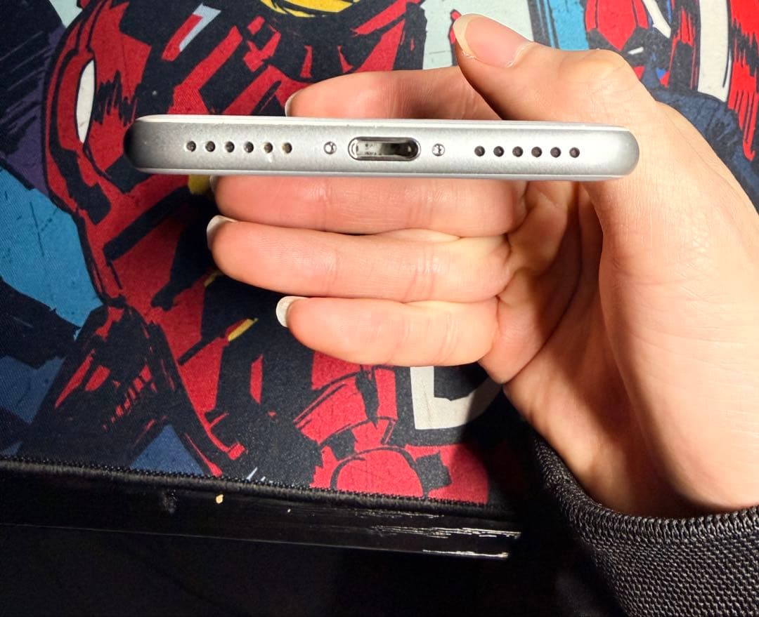 iPhone 8 ホワイト64GB simロックなし