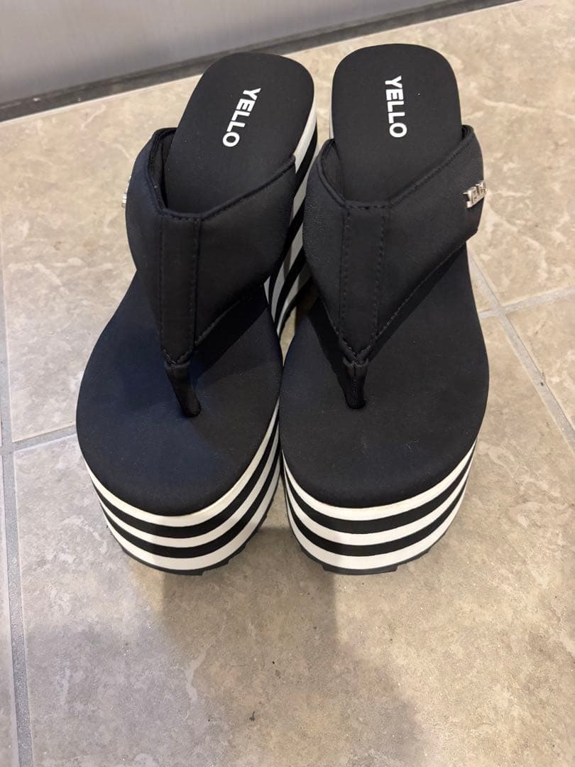 yello トングサンダル 厚底 イエロ 星あや