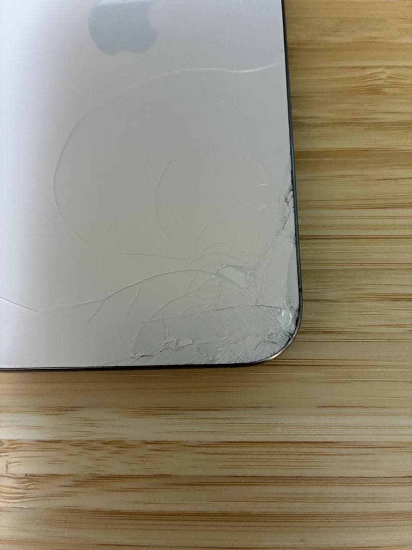 iPhone 16 Pro Max 512GB 背面割れ