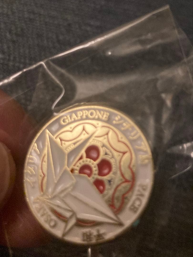 【美品】イタリアパビリオン「シチリアイベント限定ピンバッジ」折り鶴デザイン