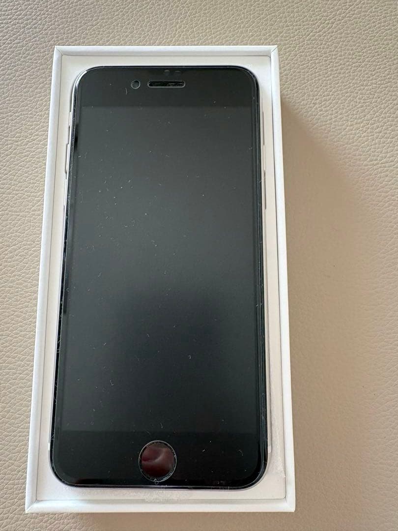 iPhone SE (第3世代) ホワイト 本体　128㎇