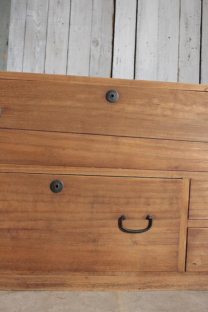味のある古い木製の引き出し4杯　チェスト　桐箪笥　タンス　古家具　古民家