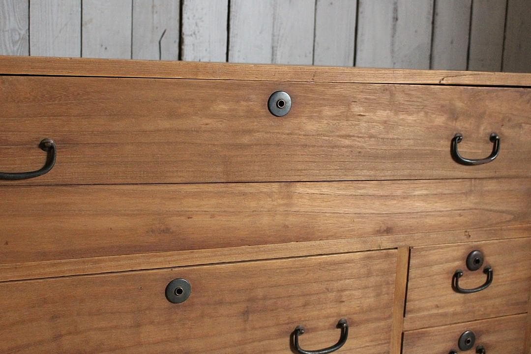 味のある古い木製の引き出し4杯　チェスト　桐箪笥　タンス　古家具　古民家