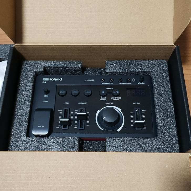 Roland ボーカル用エフェクター E-4 VOICE TWEAKER