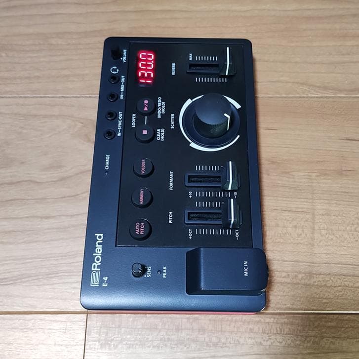 Roland ボーカル用エフェクター E-4 VOICE TWEAKER