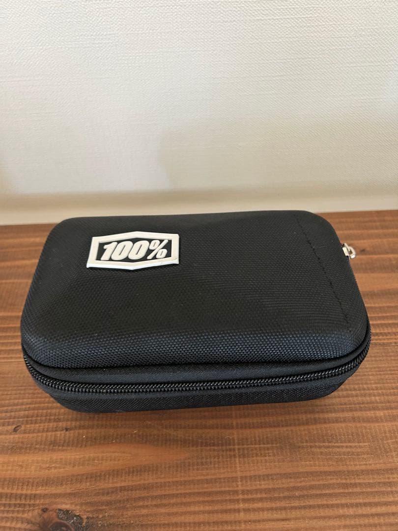 100% サングラス　ワンハンドレッド