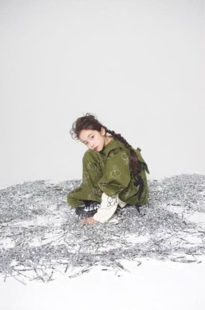 セール⚫︎UNIONINI⚫︎カーキにシルバーのうさぎのトップス 10/12Y