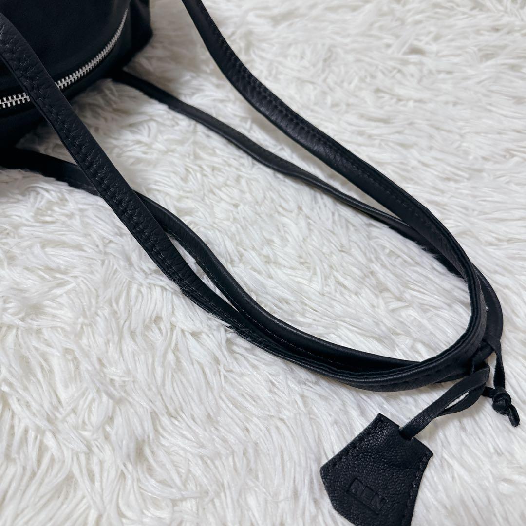 【極美品】REN 黒 レザー ハンドバッグ チャーム トート