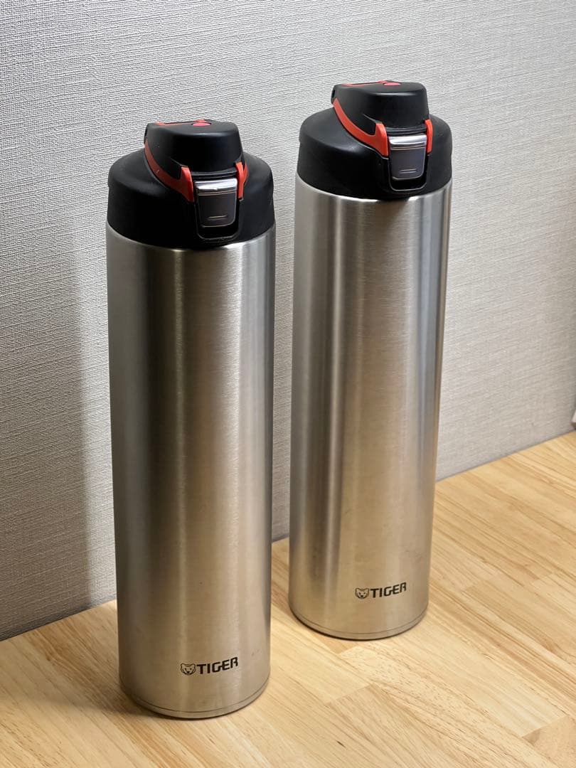 TIGERステンレス 水筒2本セット・ケース付き