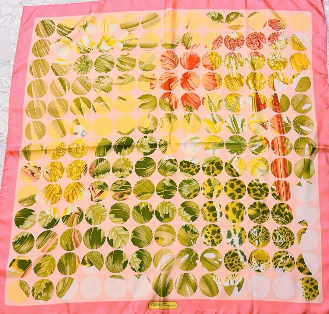 めめ サルヴァトーレフェラガモ シルク100% 大判 スカーフ