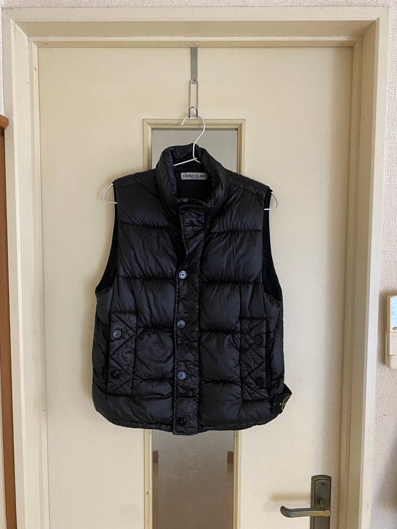 STONE  ブラック ダウンベスト　ガーメントダイ
