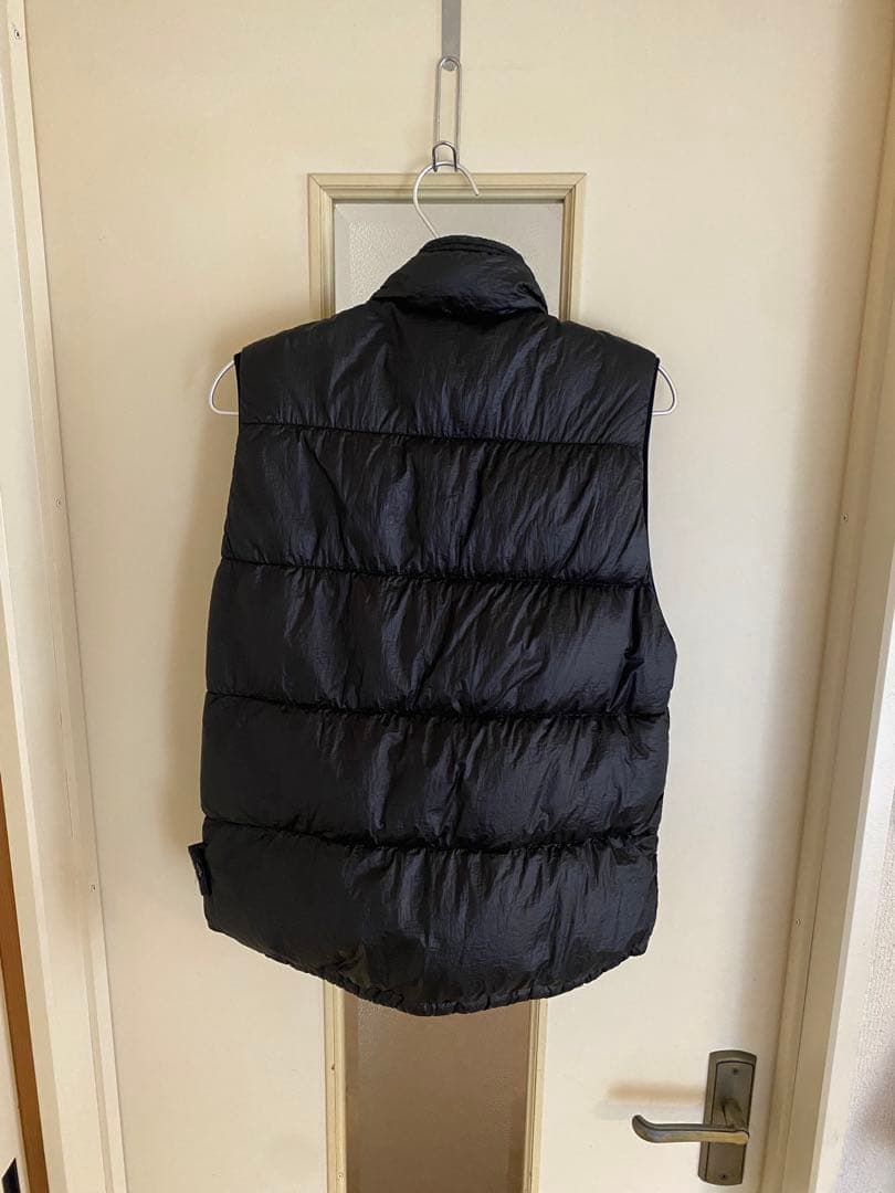 STONE  ブラック ダウンベスト　ガーメントダイ