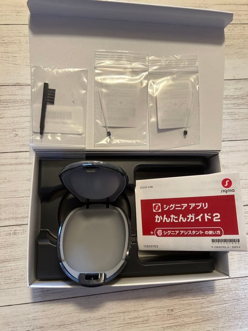 シグニア　補聴器用付属品セット（充電器、収納ケース、ブラシ、乾燥カップ）
