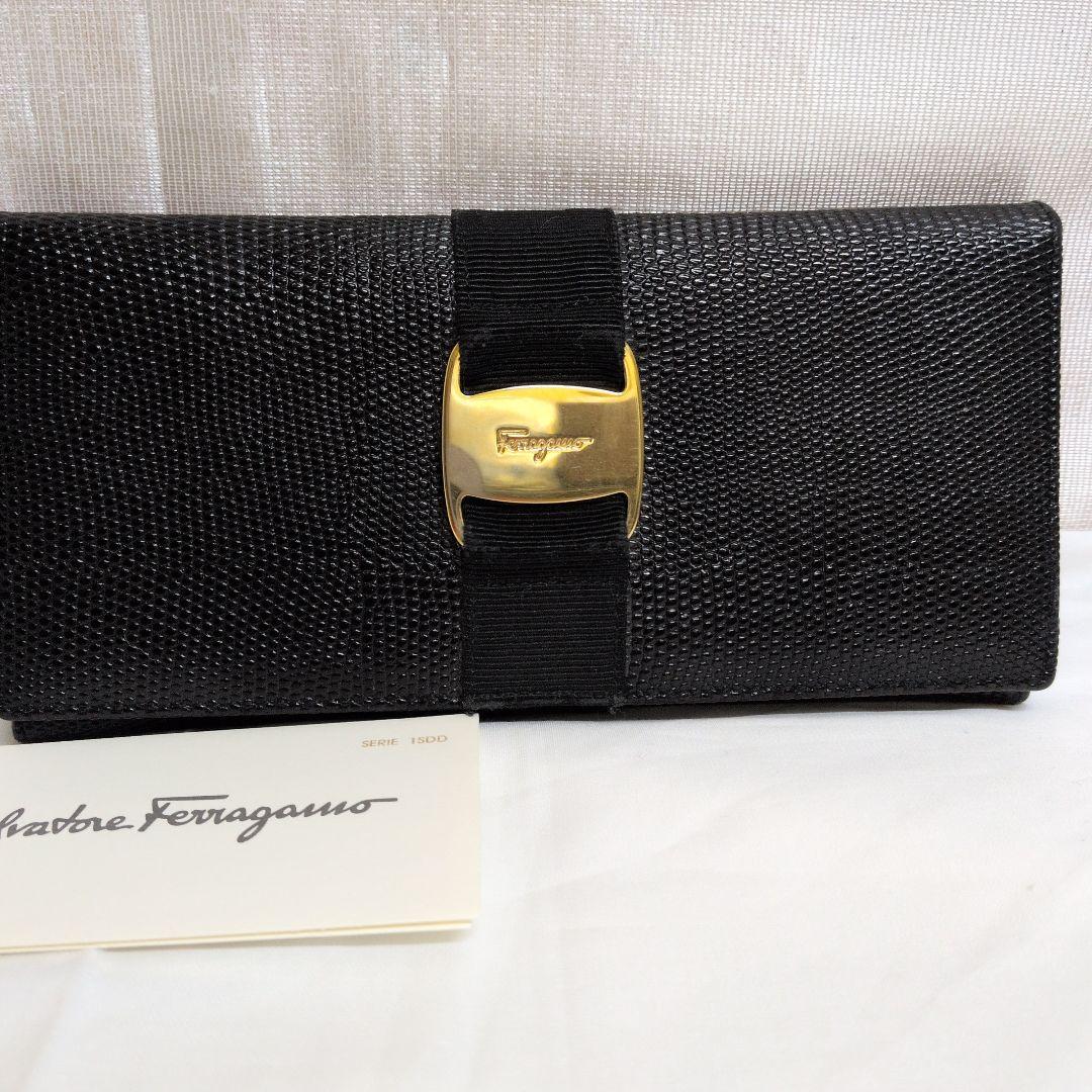 しろくまさん✿サルバトーレフェラガモカーフ型押し ヴァラ長財布美品✿