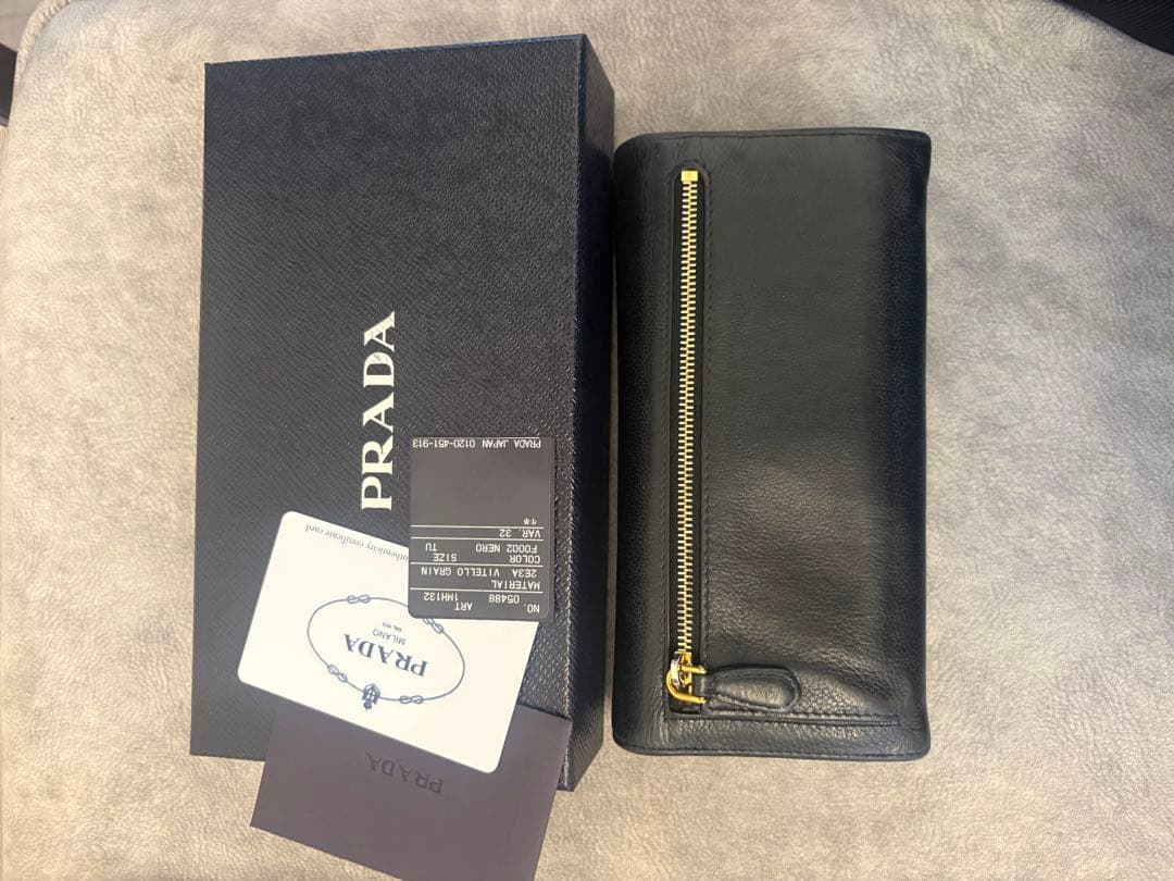 プラダ財布