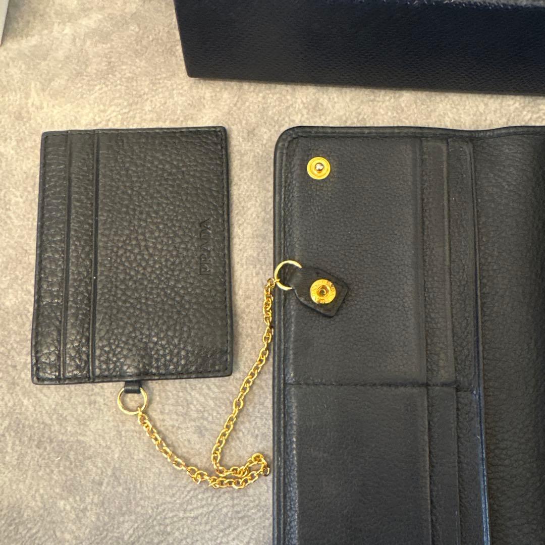 プラダ財布