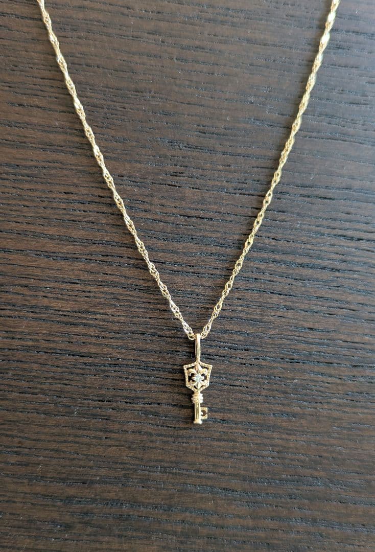 総1.4g　鍵ペンダントトップ　ネックレス　ｋ18 18金