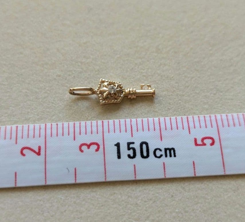 総1.4g　鍵ペンダントトップ　ネックレス　ｋ18 18金