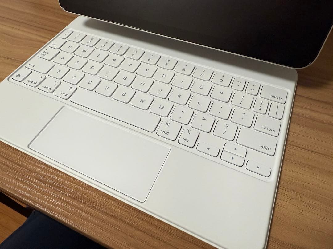 m2 iPad Air 11インチゴールド+ Magic Keyboard