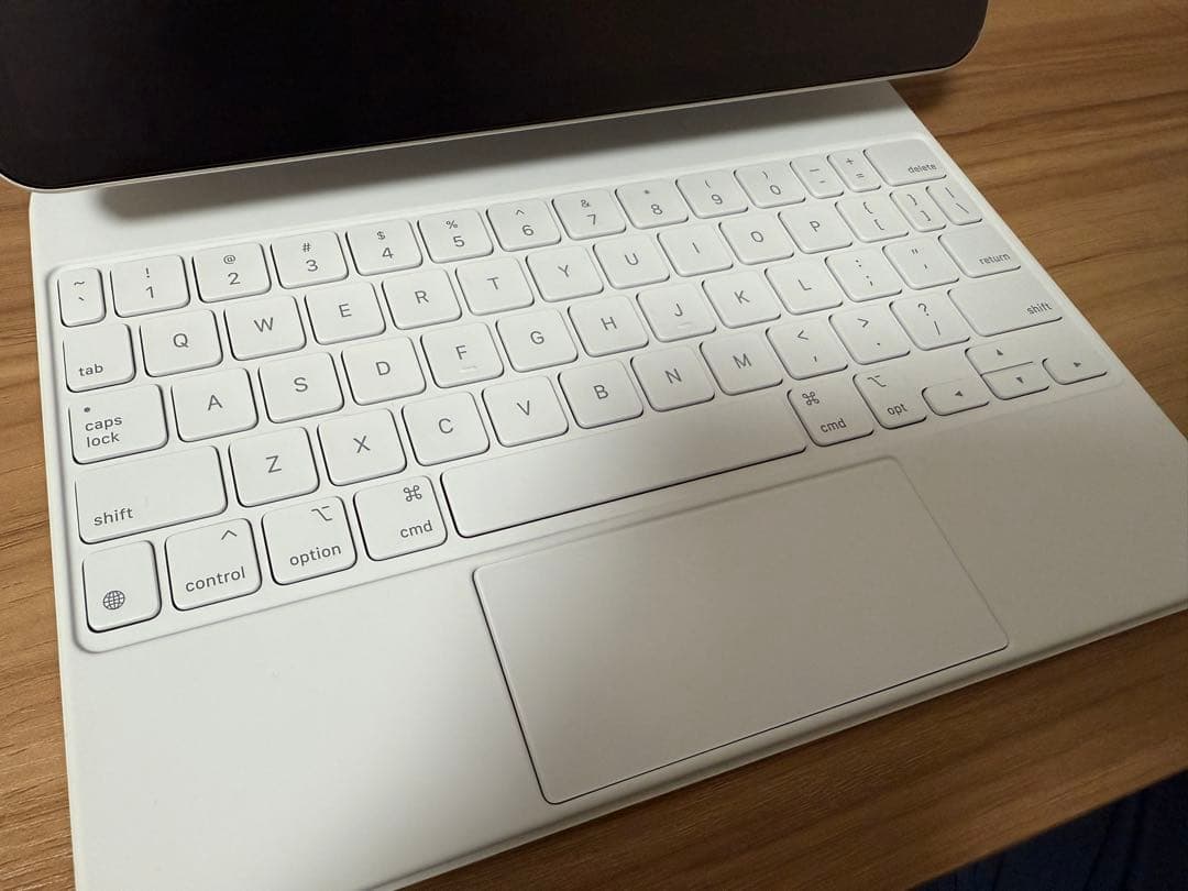 m2 iPad Air 11インチゴールド+ Magic Keyboard