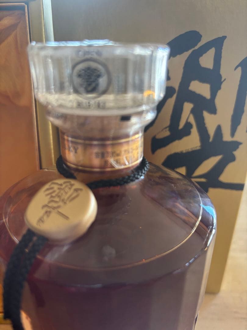 サントリー響 ウイスキー 金色ボックス入り（汚れあり）SHN01