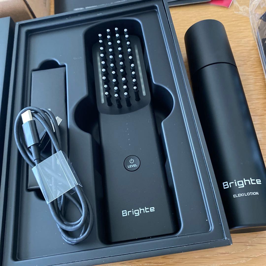 【値下げ】ブライト エレキ ブラシ/化粧水・ポーチ付き