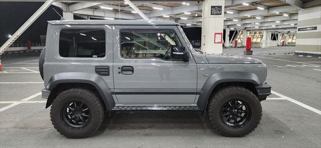 ジムニーシエラJB74ブラックアルマイト縞鋼板プレート付サイドステップ