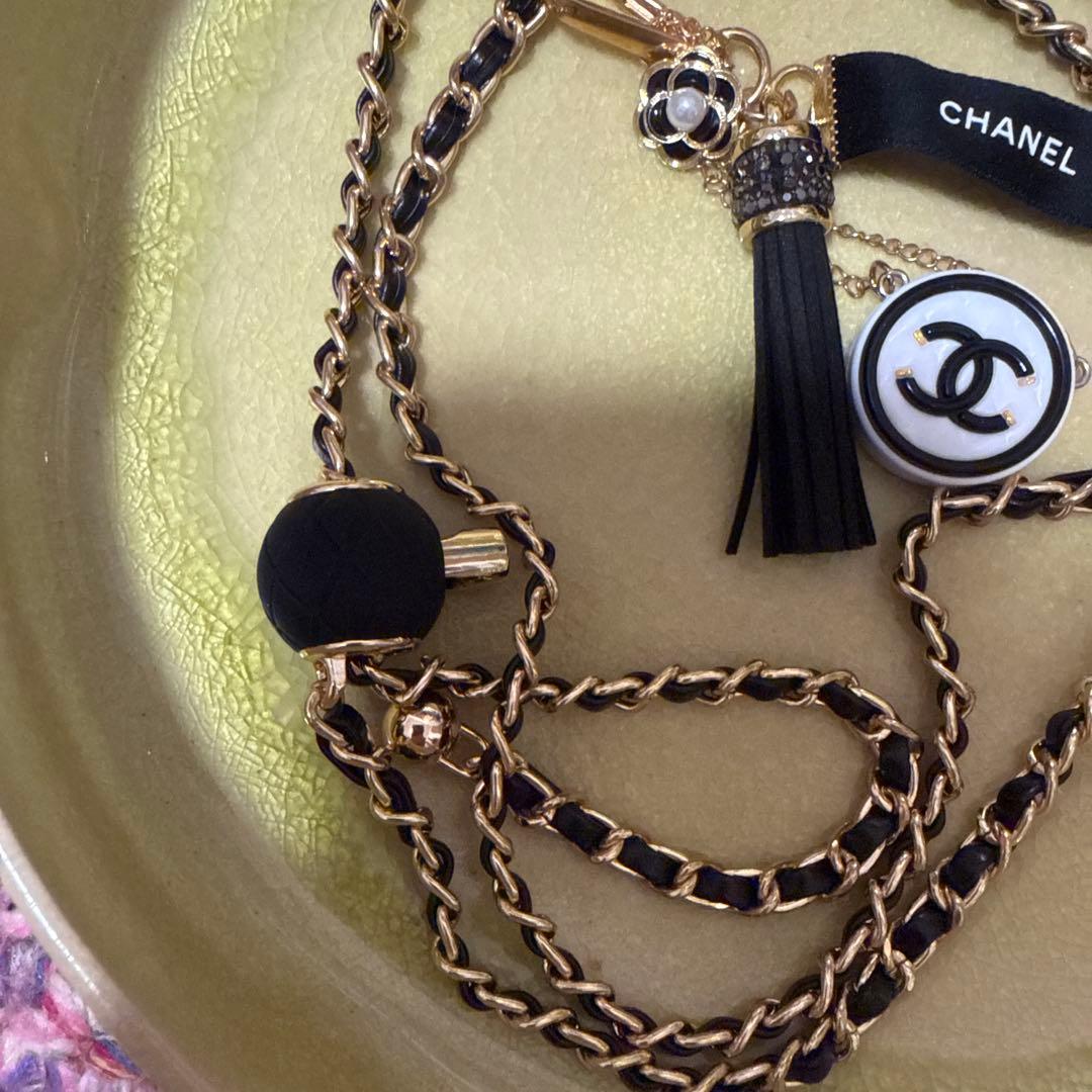15000円 にします！CHANEL タッセル付き携帯ストラップ新品！