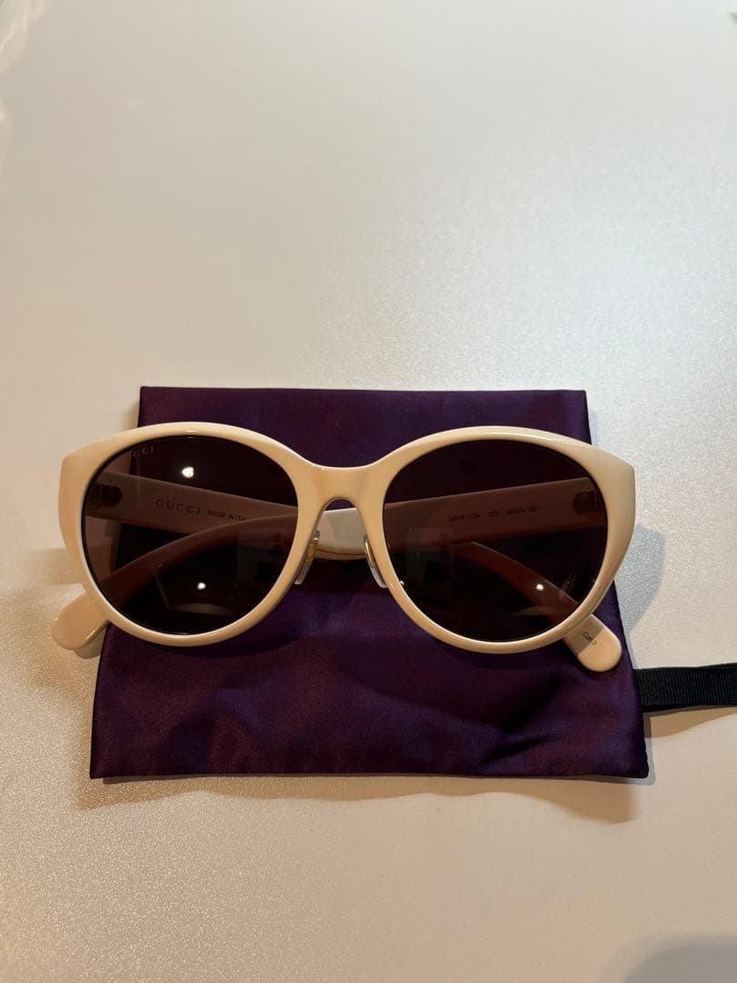 GUCCI サングラス　ホワイト　保証書付き