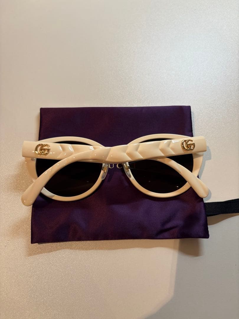 GUCCI サングラス　ホワイト　保証書付き