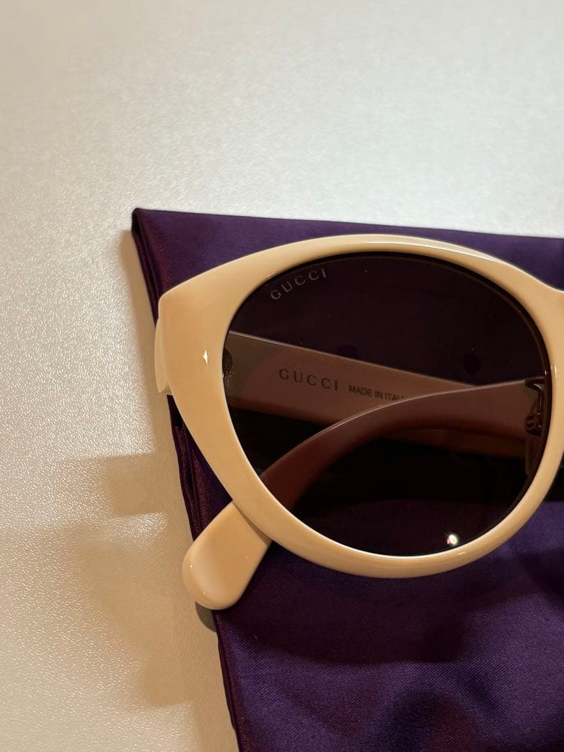 GUCCI サングラス　ホワイト　保証書付き
