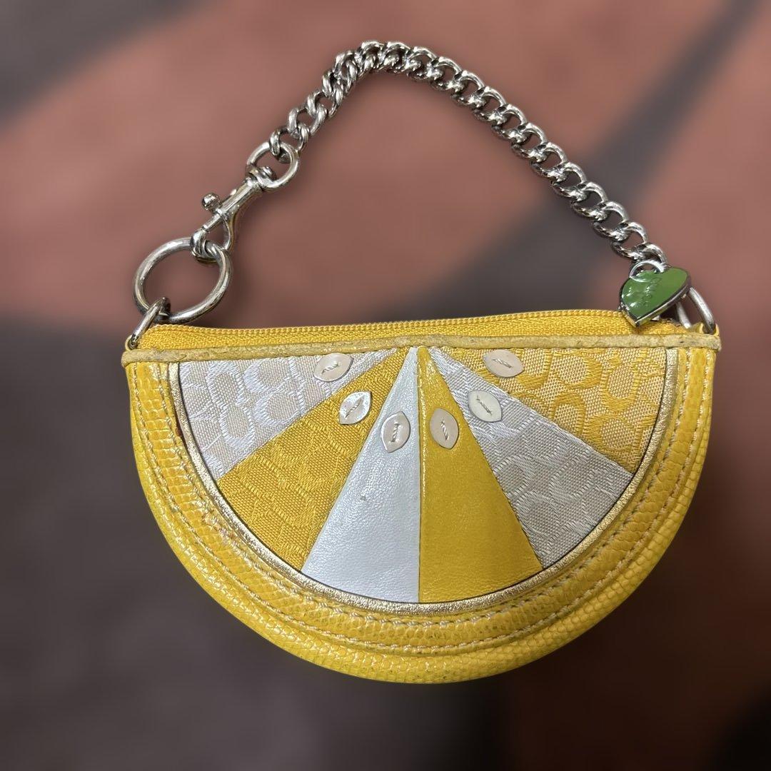 coachイエローフルーツモチーフケース