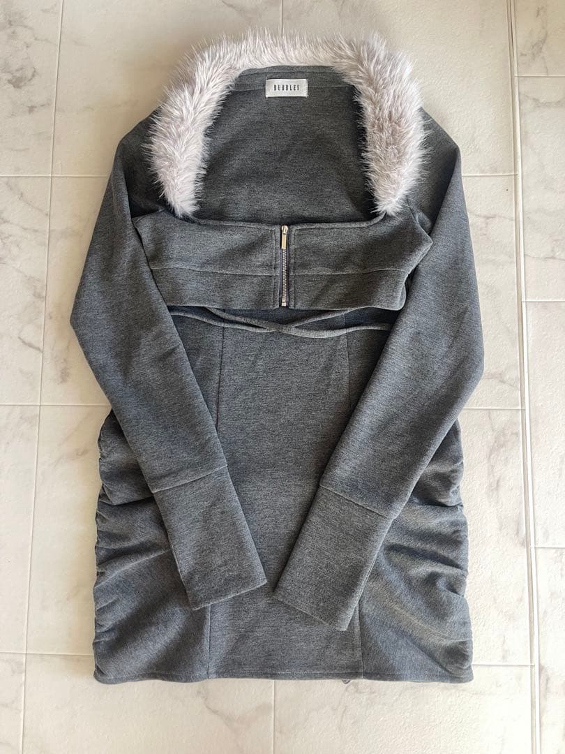 BUBBLES グレー ファー付きワンピース