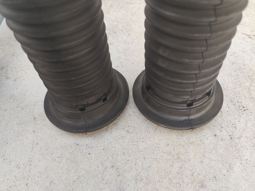 アクア　ヴィッツ　カヤバ　KYB　newSR　フロントショック　ダストブーツ付き