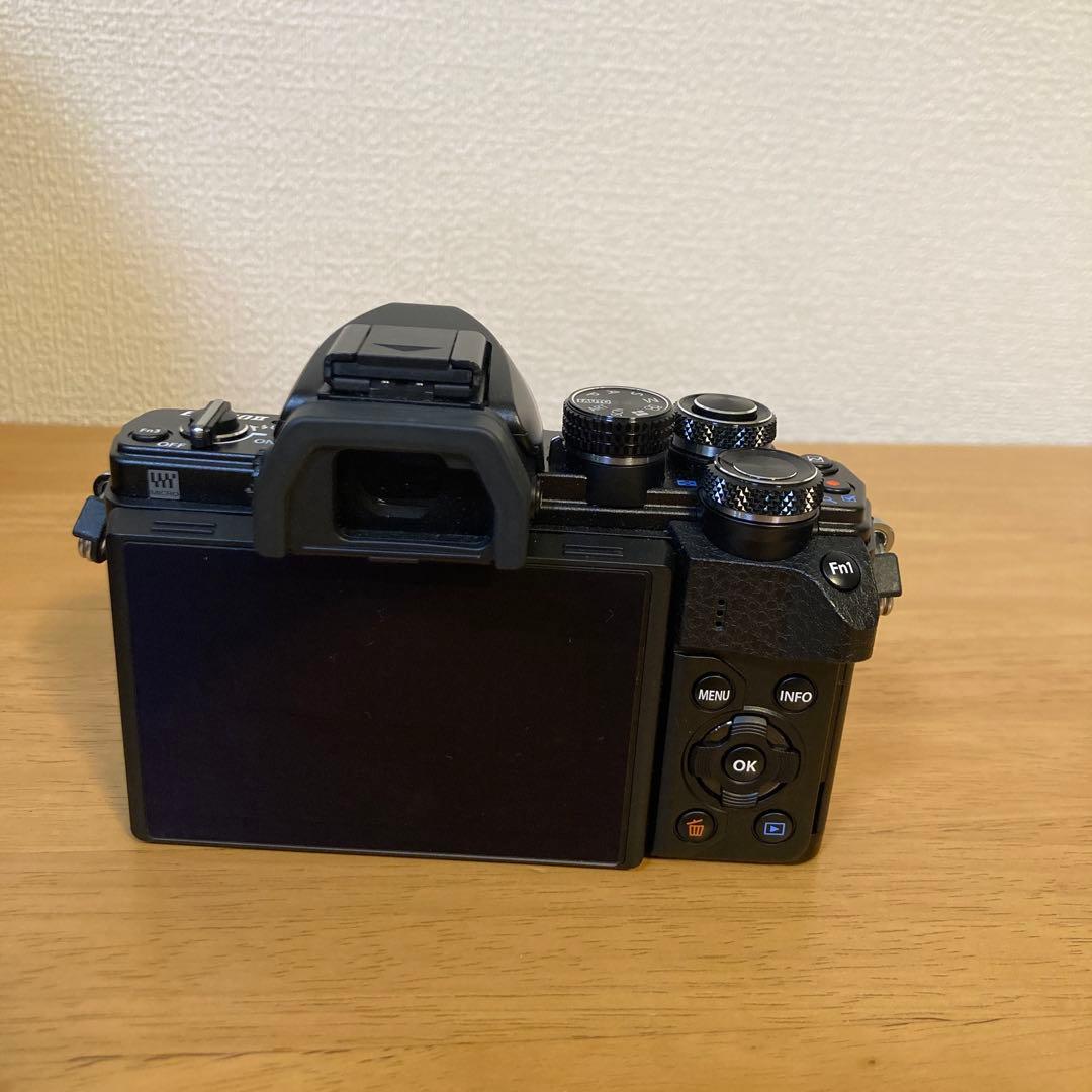 OLYMPUS OM-D E-M10 MarkII EZダブルズームキット