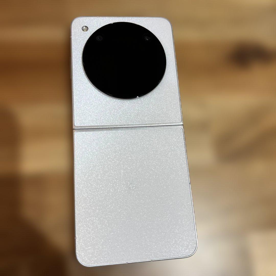 Z335 Y mobileSIMフリー　Libero Flip A304ZT